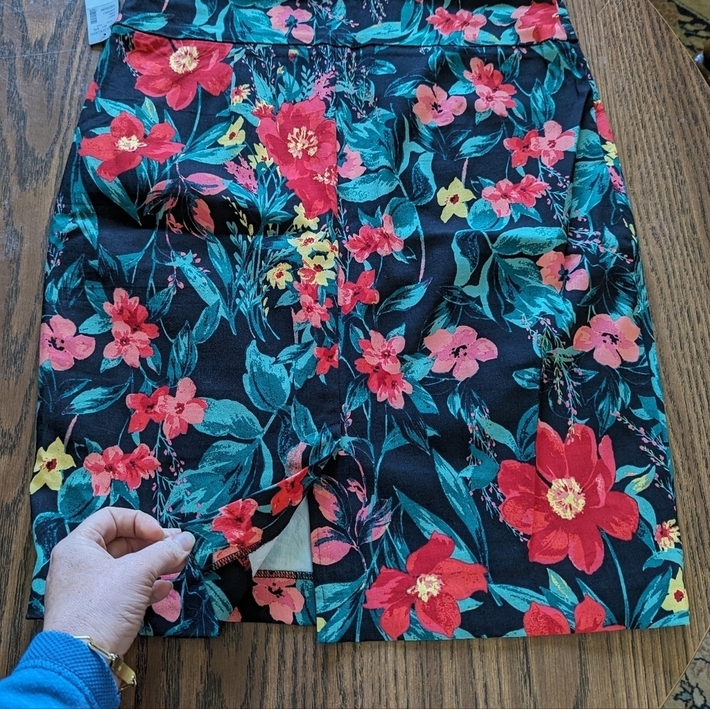 NWT Maurices Soft and Stretchy Floral Summer Print Pencil Skirt Size Women's M - Picture 7 of 8